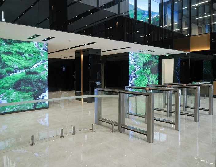 Скоростные проходы ST-01, ограждения BH02, бизнес-центр «Сенатор», Санкт-Петербург