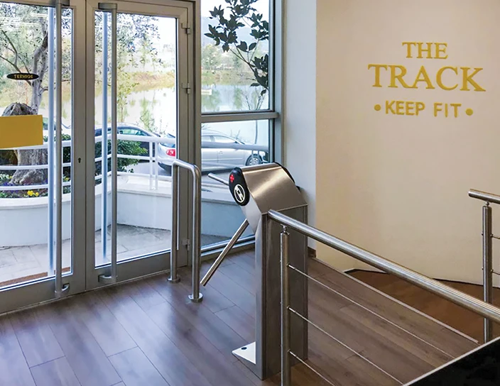 Турникет-трипод TTR-08A, спортивный клуб The Track, Албания