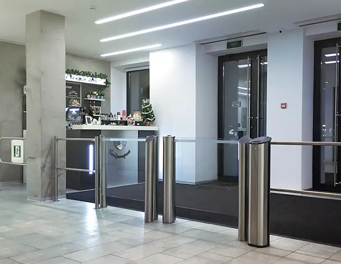 Автоматические калитки WMD-06, стойки-считыватели IRP01.2 (EMM/HID) и картоприемник IC05, офис компании «ЕПК», Москва