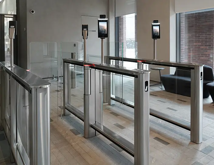 Скоростные проходы ST-01 и терминалы распознавания лиц ZKTeco, офис компании «Сберклауд», Москва