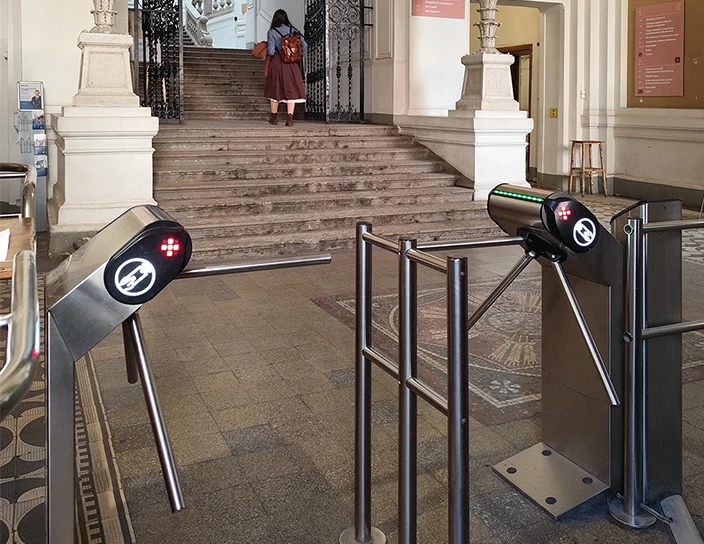 Электронные проходные KT08.9A, картоприемник IC05, ограждения BH02, художественно-промышленная академия имени А. Л. Штиглица, Санкт-Петербург