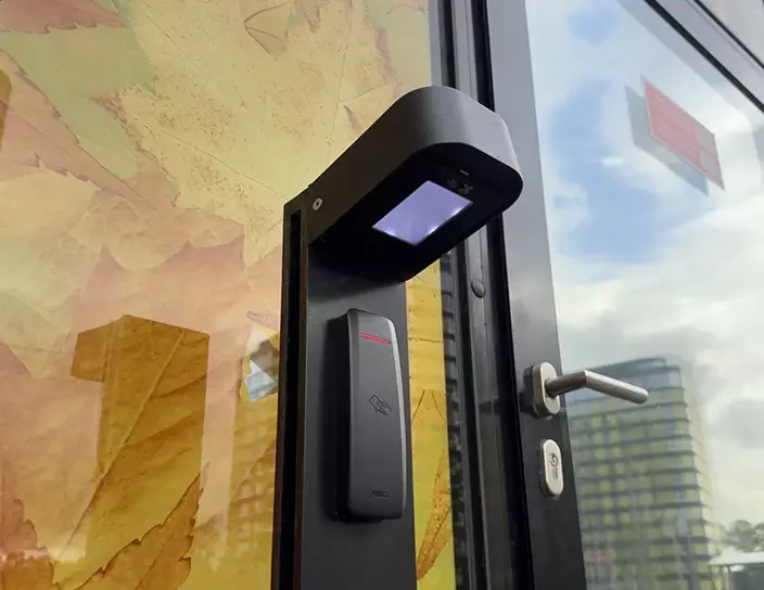 Мультиформатный считыватель IR19, бизнес-центр «Осень», Санкт-Петербург