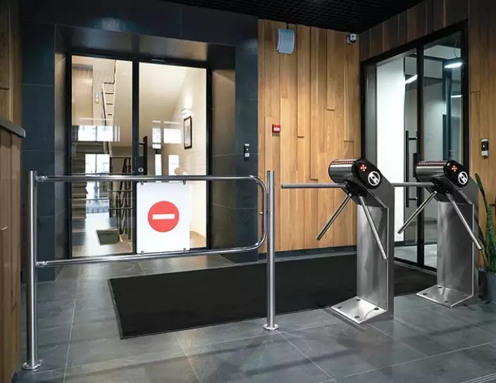 Турникеты-триподы TTR-08A, ограждение BH02, газета «Культура», Москва