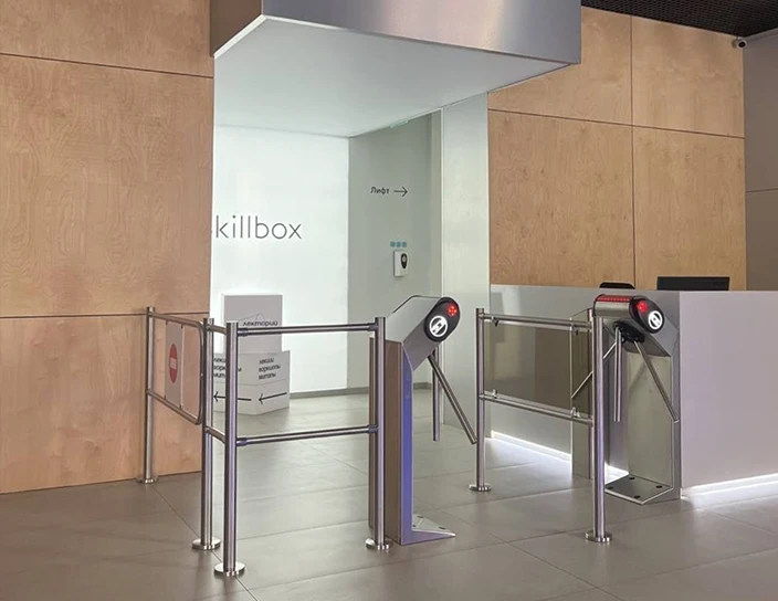 Электронные проходные KT08.9A, ограждения BH02, офис компании Skillbox, Москва