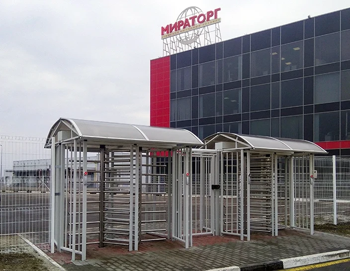 Полноростовые роторные турникеты RTD-20, полноростовая калитка WHD-16, завод «Мираторг», Санкт-Петербург