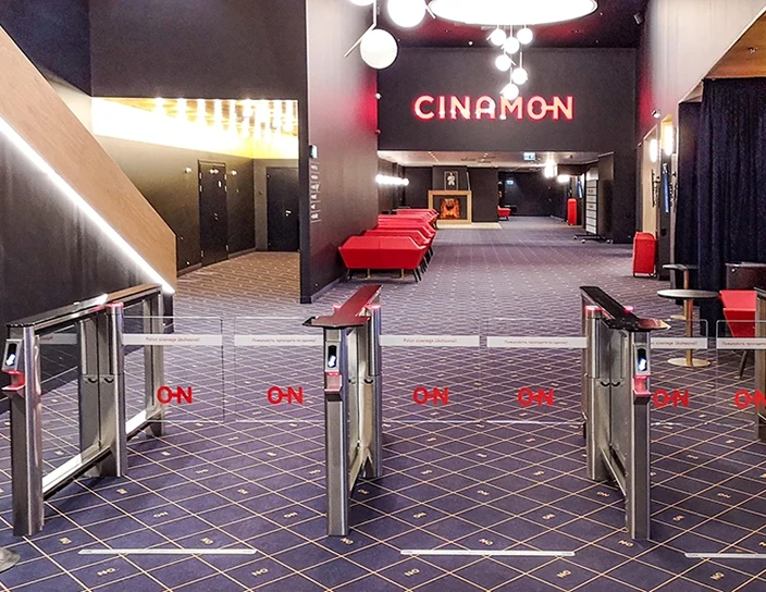 Скоростные проходы ST-01, кинотеатр Cinamon Mega, Латвия
