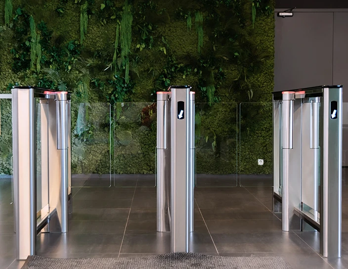 Скоростные проходы ST-01, Luminor Bank, Латвия