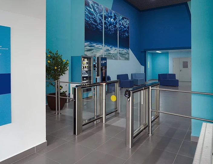 Скоростнаые проходы ST-01 со встроенным картоприемником, ограждения BH02, спорткомплекс «Акватория ЗИЛ», Москва