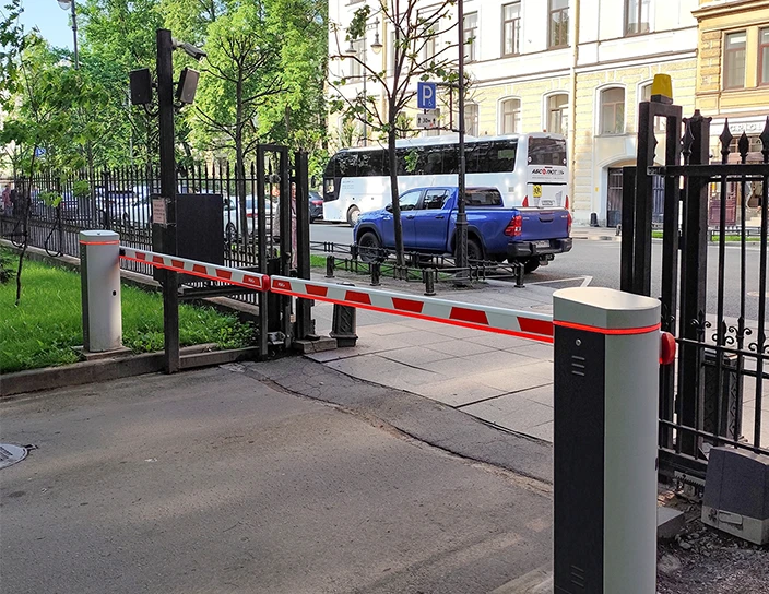 Шлагбаумы GS04, Российский научно-исследовательский нейрохирургический институт им. А.Л. Поленова, Санкт-Петербург