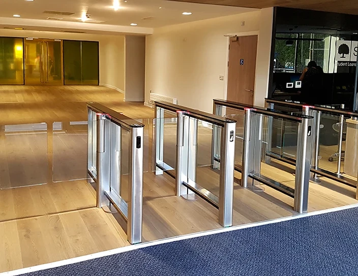 Скоростные проходы ST-01, офис компании Student Loans Company, Hillington, Шотландия. Установка URSA Gates