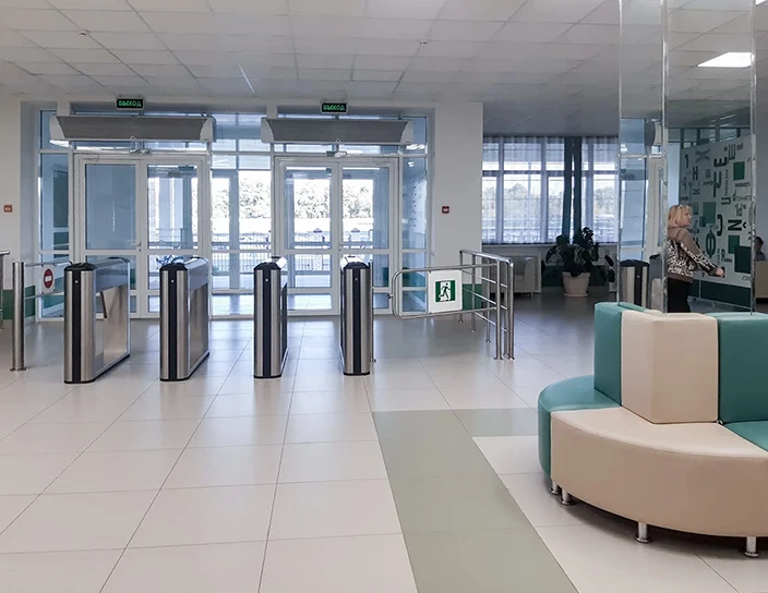 Тумбовые турникеты TB01, автоматические калитки WMD-05S, ограждения BH02, школа № 66, Екатеринбург