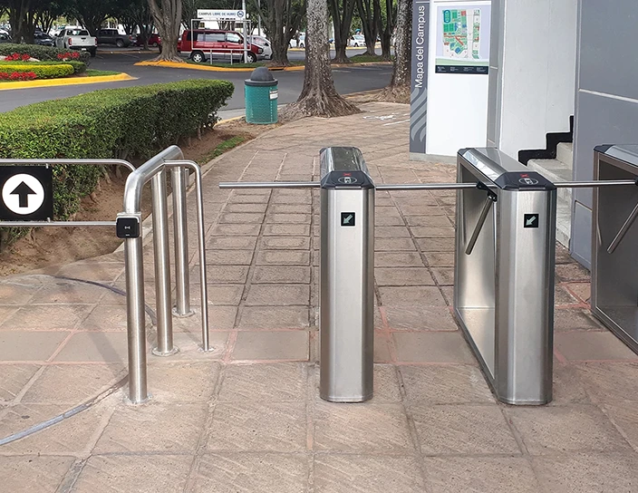 Тумбовые турникеты TTD-08A, автоматические калитки WMD-05S, Иезуитский университет ITESO, Мексика