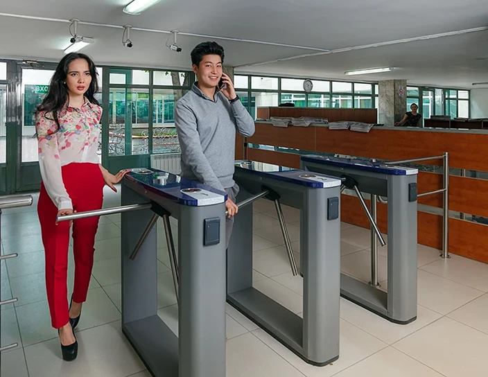 Тумбовый турникет-трипод TTD-03.1G, Университет Народного Хозяйства, Алматы