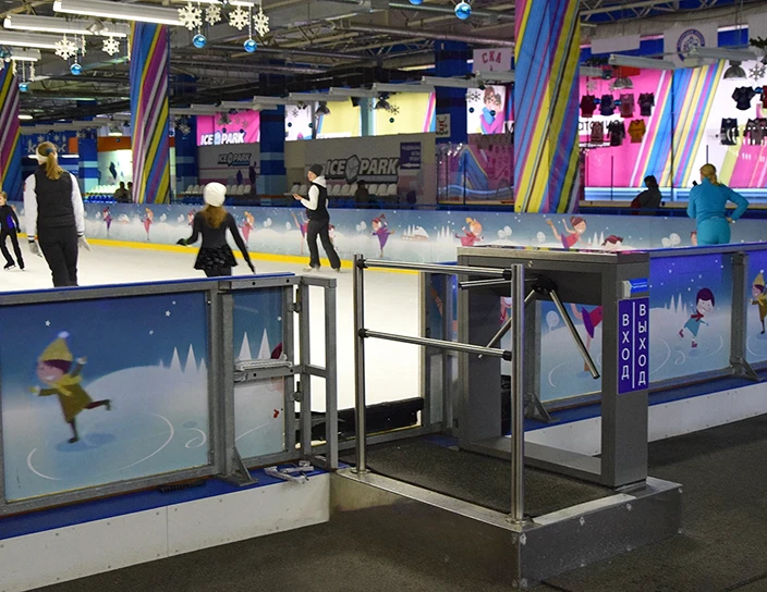 Тумбовый турникет TTD-03.2S, ограждения BH02, каток ICE Park, Санкт-Петербург