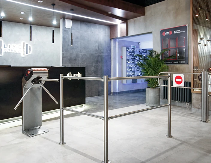 Турникет-трипод TTR-08А, ограждения BH02, фитнес-клуб Like, Санкт-Петербург