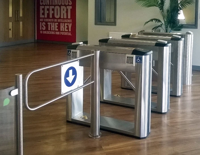 Автоматическая калитка WMD-05S, региональный колледж, Питерборо, Кембриджшир, Великобритания