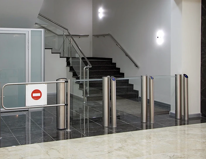 Автоматические калитки WMD-06, стойки-считыватели IRP01 и картоприемник IC02, бизнес-центр «Империал Парк», Москва