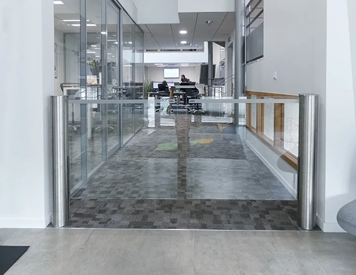 Автоматическая калитка WMD-06 в страховой компании APRIL PARTENAIRES, Франция